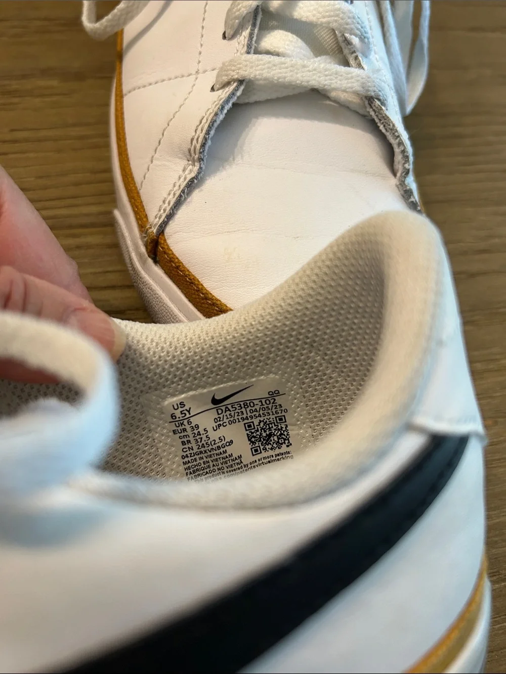 Nike court legacy boys 6.5Y (or 8 women)